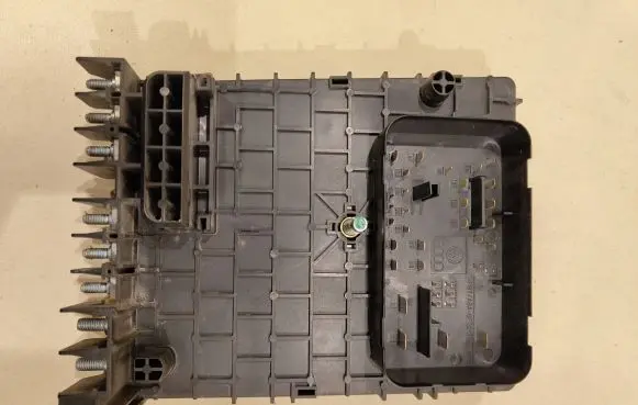 Volkswagen PASSAT CC Fuse module 3C0937125A 63595743