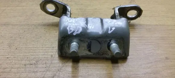 Nissan Qashqai Rear door upper hinge