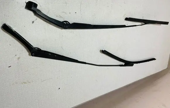 Toyota RAV 4 (XA40) Windshield/front glass wiper blade 