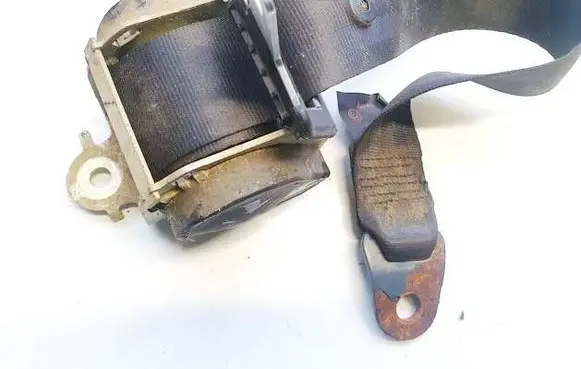 Citroen C4 I Front seatbelt e506452