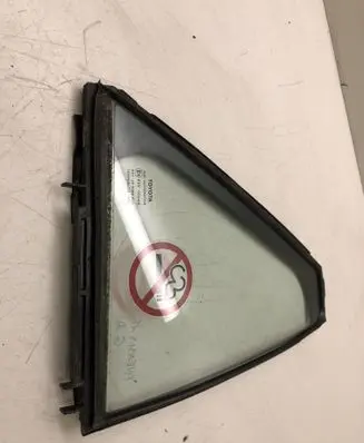 Toyota Avensis T270 Rear vent window glass 6818805070