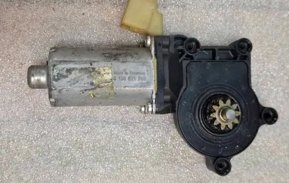Volvo S80 Front door window regulator motor 0130821760