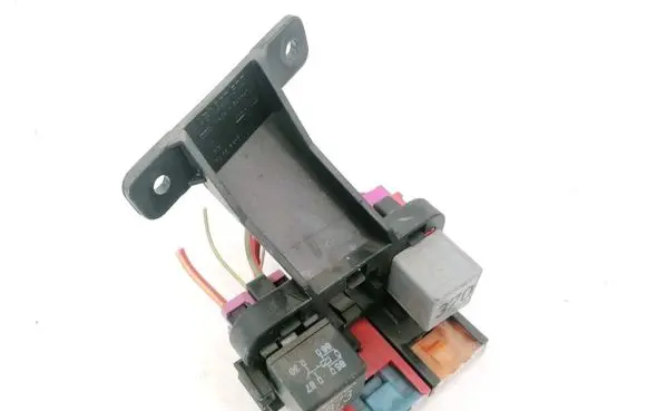 Volkswagen PASSAT B5.5 Fuse box set 4b1937503