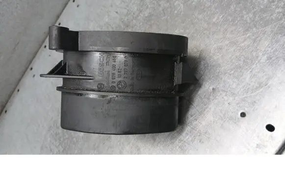BMW 3 E46 Mass air flow meter 77870760