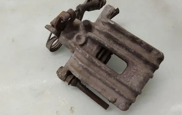 Volkswagen PASSAT B5.5 Rear brake caliper
