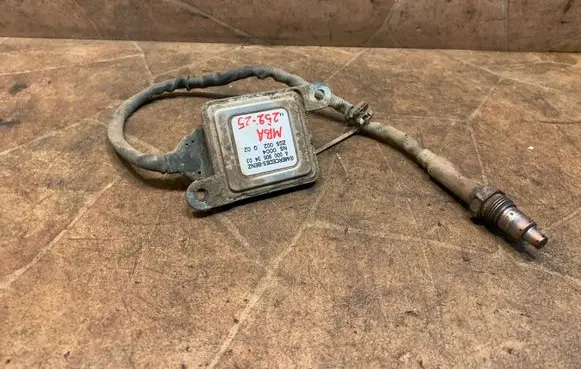 Mercedes-Benz E C207 W207 Lambda probe sensor A0009053403