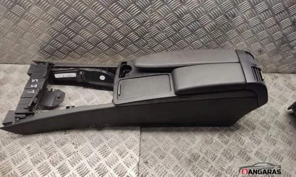 Mercedes-Benz C W204 Center console a2046800150