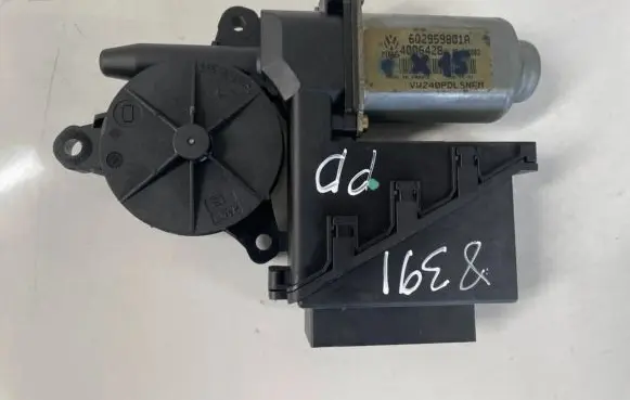 Volkswagen Polo III 6N 6N2 6NF Front door window regulator motor 6q2959801a 400642b