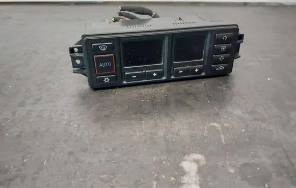 Audi A4 S4 B5 8D Climate control unit 8L0820043D 5HB007608-04