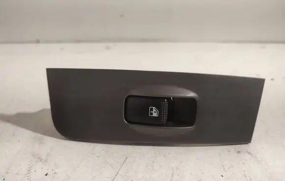 Hyundai Matrix Electric window control switch 9358017500