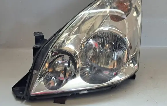 Toyota Corolla Verso AR10 Headlight/headlamp 811700F010