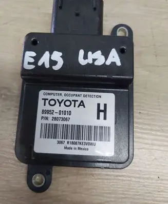 Toyota Corolla E140 E150 Trunk lid opening control unit 89952-01010