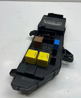 Opel Vectra C Fuse module 13165970 359171 SC718810500