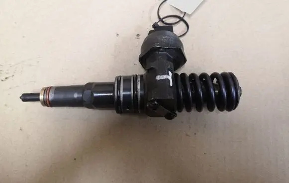 Volkswagen Polo Fuel injector 045130073T