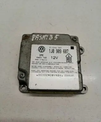 Volkswagen PASSAT B5 Airbag control unit/module 1J0909607