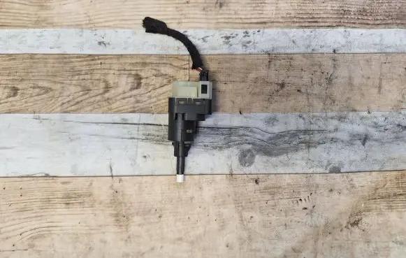 Volkswagen Touran I Brake pedal sensor switch 24761