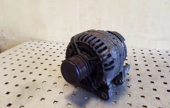 Skoda Octavia Mk2 (1Z) Generator/alternator 06F903023F