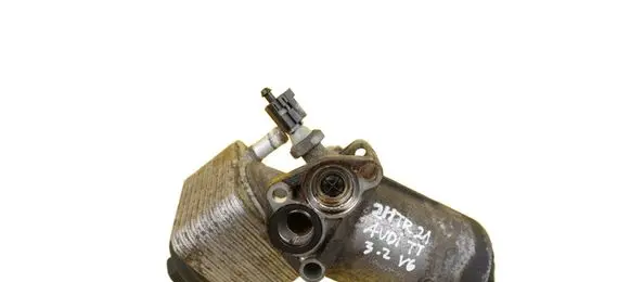 Audi TT TTS Mk2 Oil filter mounting bracket 022115403 BUB