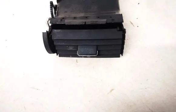 Toyota Avensis T250 Dash center air vent grill stm5512g
