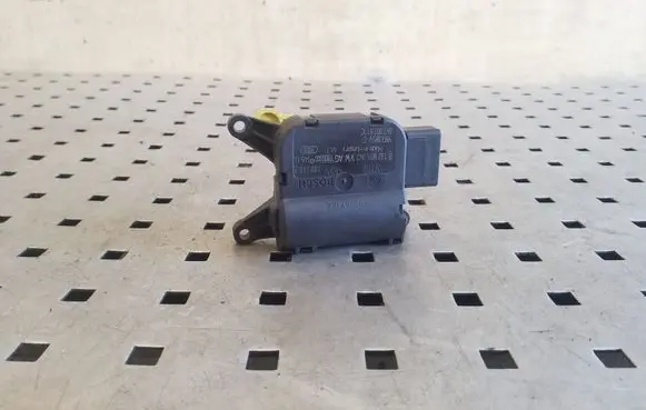 Volkswagen Eos Air flap motor/actuator 1K2907511C 0132801342