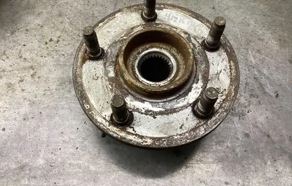 Jeep Grand Cherokee (WK) Front wheel hub