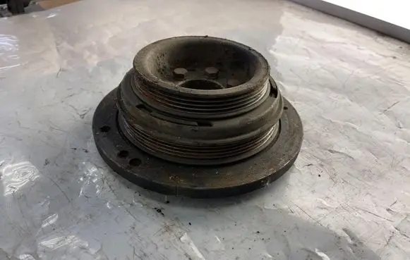 BMW 5 E39 Crankshaft pulley