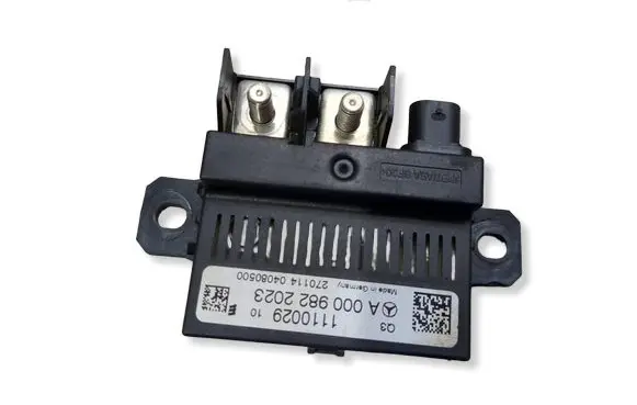 Mercedes-Benz C AMG W204 Charging relay 1110029 A0009822023 27011404080500