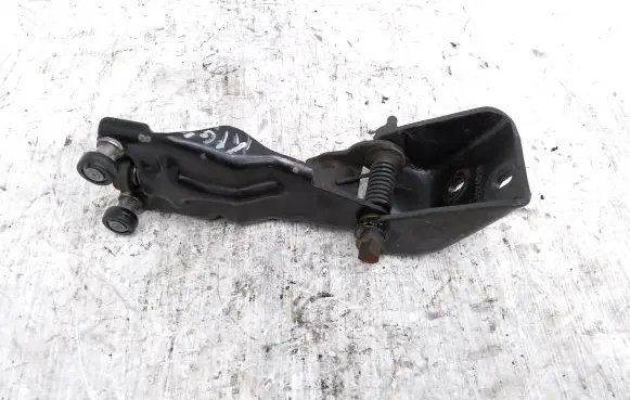 Chrysler Town u0026 Country V Sliding door middle roller runner 05020673AD