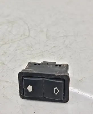 BMW 5 E39 Electric window control switch 8368974
