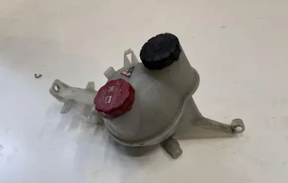 Mercedes-Benz EQA Coolant expansion tank/reservoir A2435004100