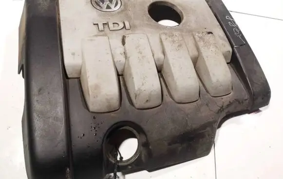 Volkswagen PASSAT B6 Engine cover (trim) sk03c103925