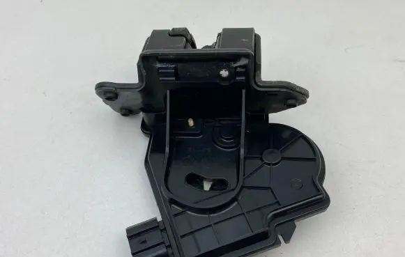 Toyota Auris 150 Loading door lock 20101