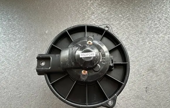 Mitsubishi Pajero Heater fan/blower MB657229