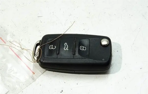 Volkswagen Jetta VI Ignition key/card 