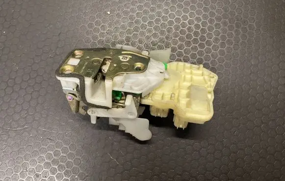 Honda CR-V Rear door lock 031216