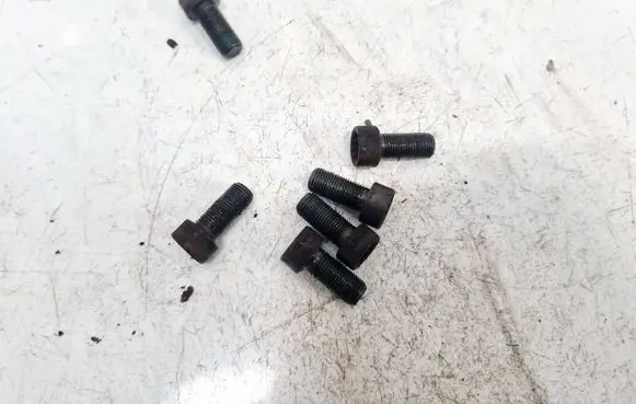 Volkswagen Golf IV Nuts/bolts 