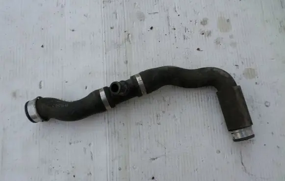 Mercedes-Benz C W204 Engine coolant pipe/hose A2045010282