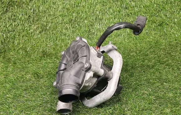 Volkswagen Jetta VI Secondary air pump 5C0906618