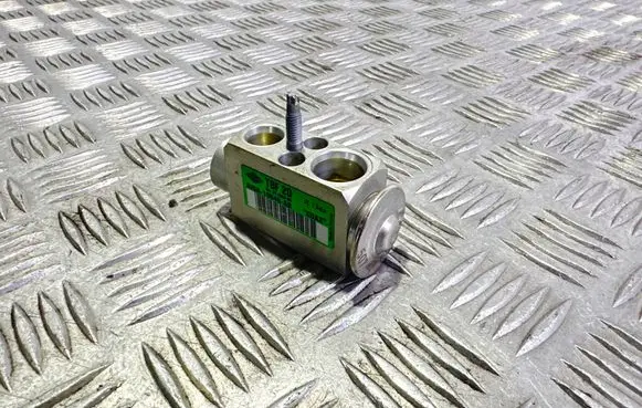 Ford Grand C-MAX Air conditioning (A/C) expansion valve AV6N19849AB