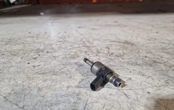 Audi A6 S6 C7 4G Fuel injector 06C906036C