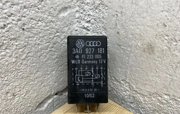 Volkswagen PASSAT B5 Other relay 3A0927181 61233005