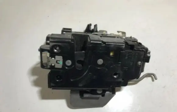 Audi A6 S6 C5 4B Front door lock 4o2837016 wl3cz