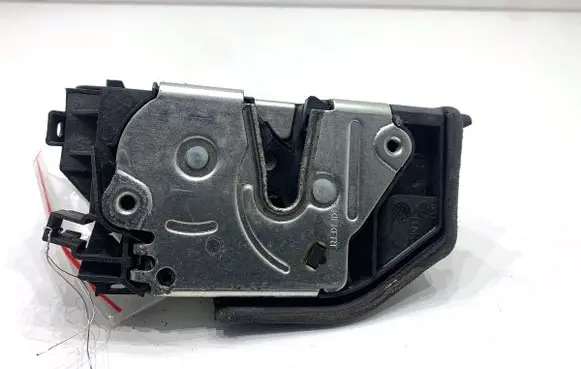 BMW 1 E81 E87 Front door lock 7167068