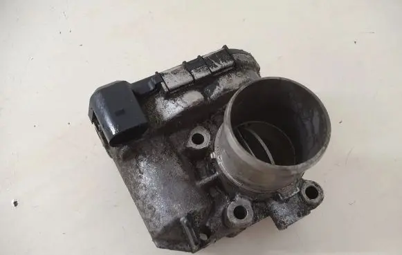 Opel Vivaro Throttle valve 8200330810G H8200330812
