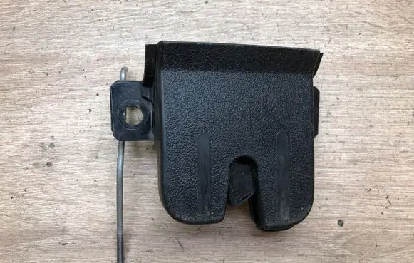 Volkswagen Touareg I Tailgate/trunk/boot lock/catch/latch 7L6827505