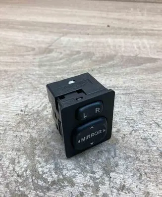 Toyota Yaris Wing mirror switch 769746F 183574