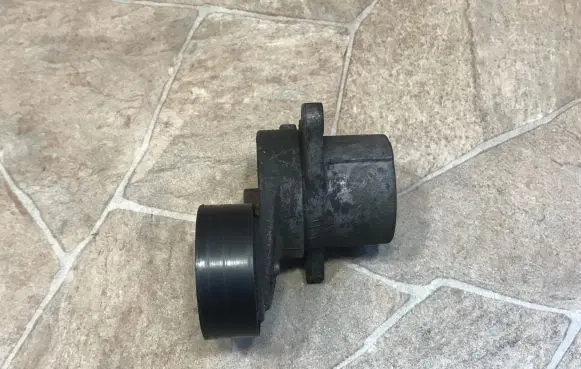 Mercedes-Benz E W212 Alternator belt tensioner AISI9CU3