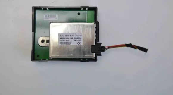 Mercedes-Benz A W169 Aerial antenna amplifier A1698200475