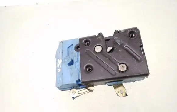 Volvo V70 Front door lock 8650544