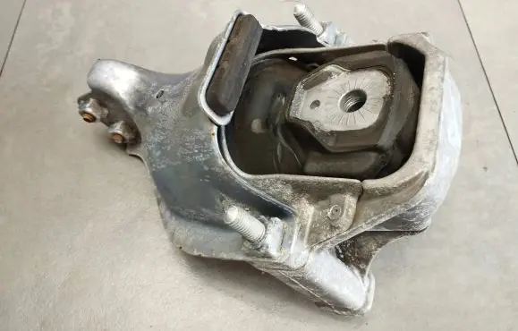 Audi A5 Sportback 8TA Engine mount bracket 8R0199381AN